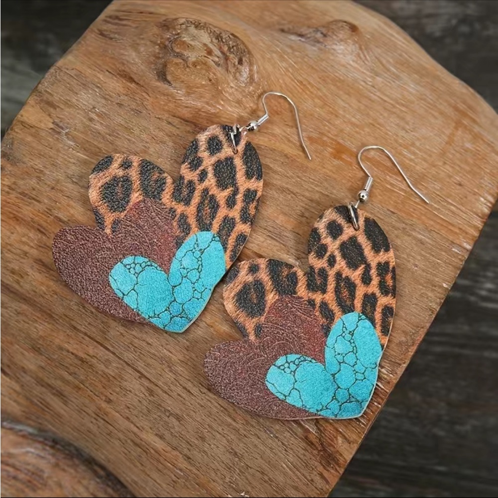 Nwt faux leather heart drop earrings - Picture 2 of 5